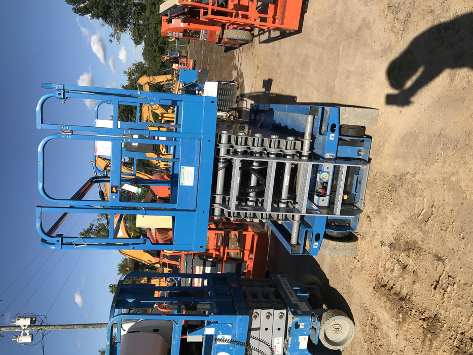 2019 Genie GS-4047 Folding rails with half height swing gate