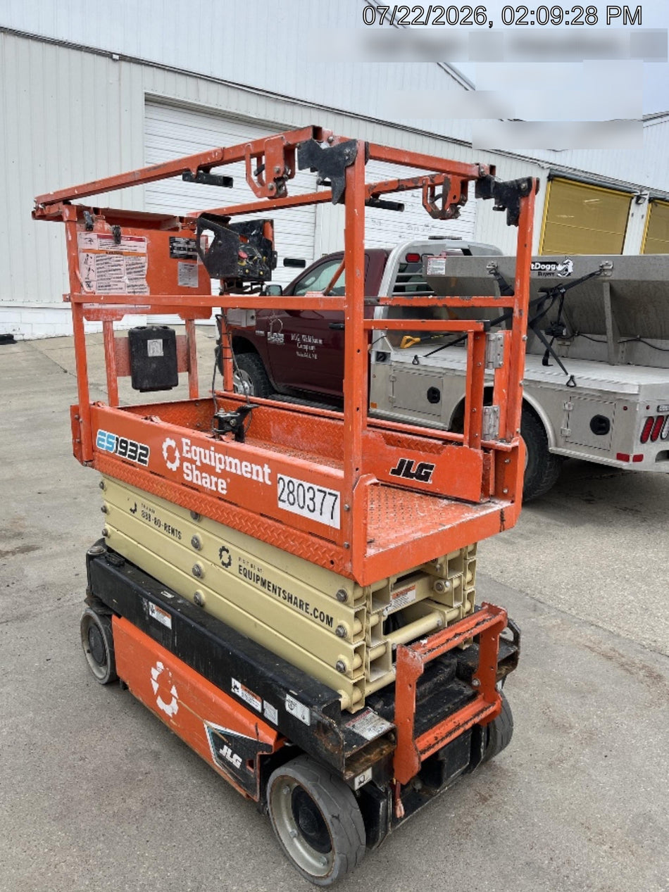 2022 JLG ES1932