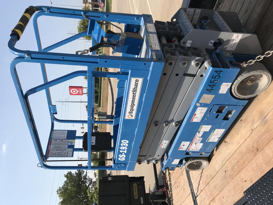 2019 Genie GS-1930 Fixed rails with chain Entry