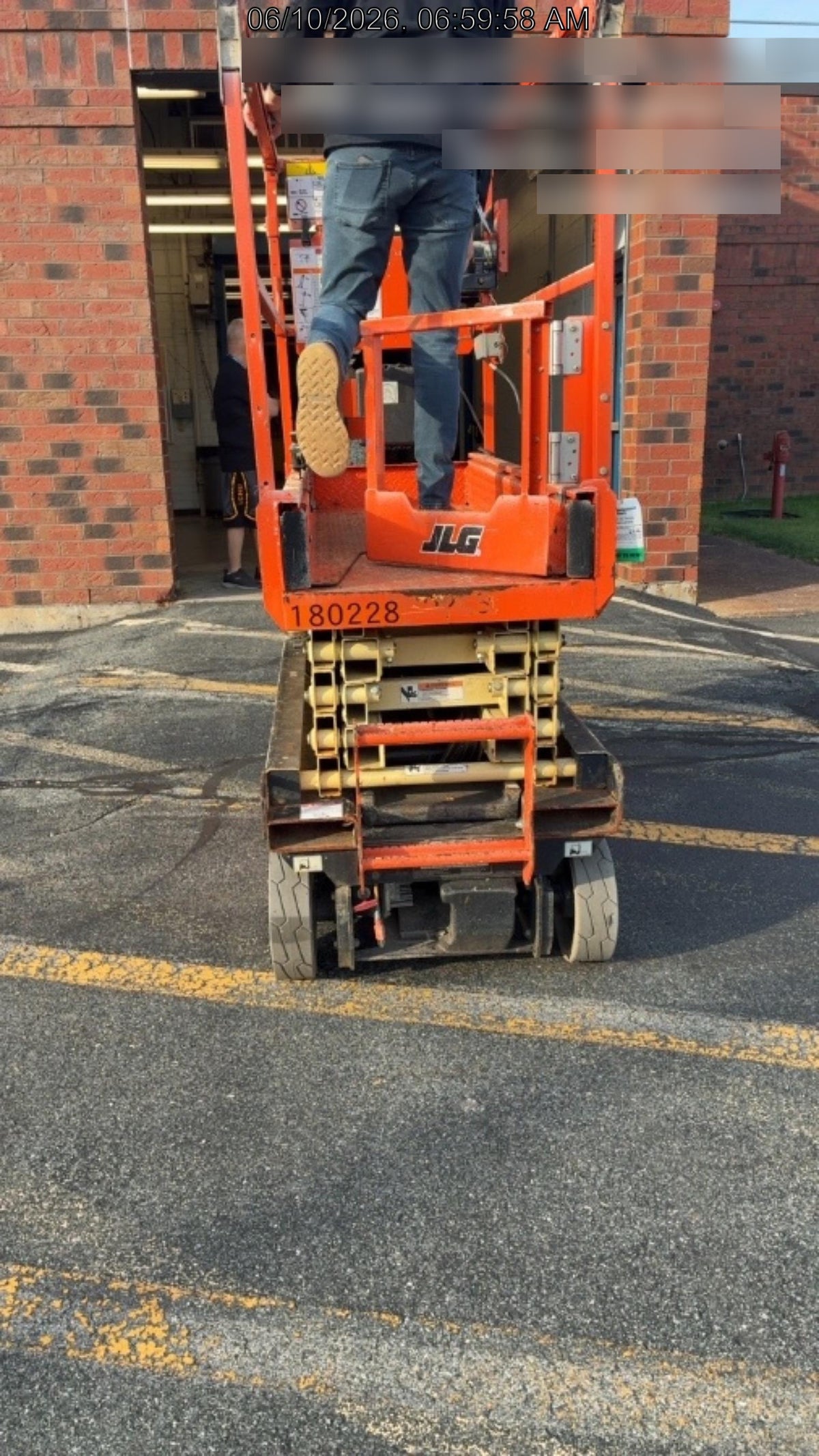2021 JLG ES1932