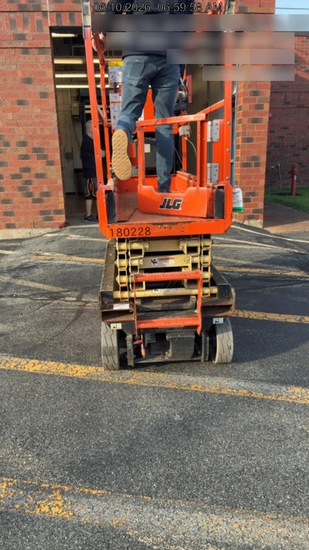 2021 JLG ES1932