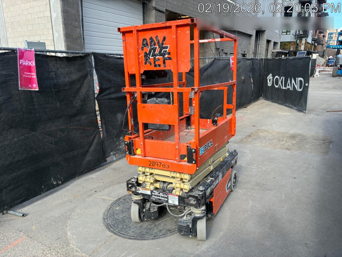 2022 JLG ES1330L