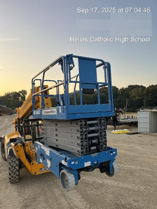 2019 Genie GS-4047 Folding rails with half height swing gate