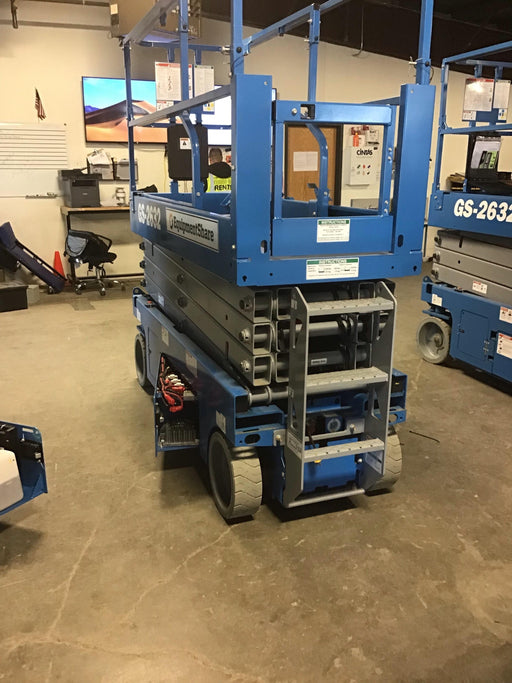 2019 Genie GS-2632 Folding rails with half height swing gate