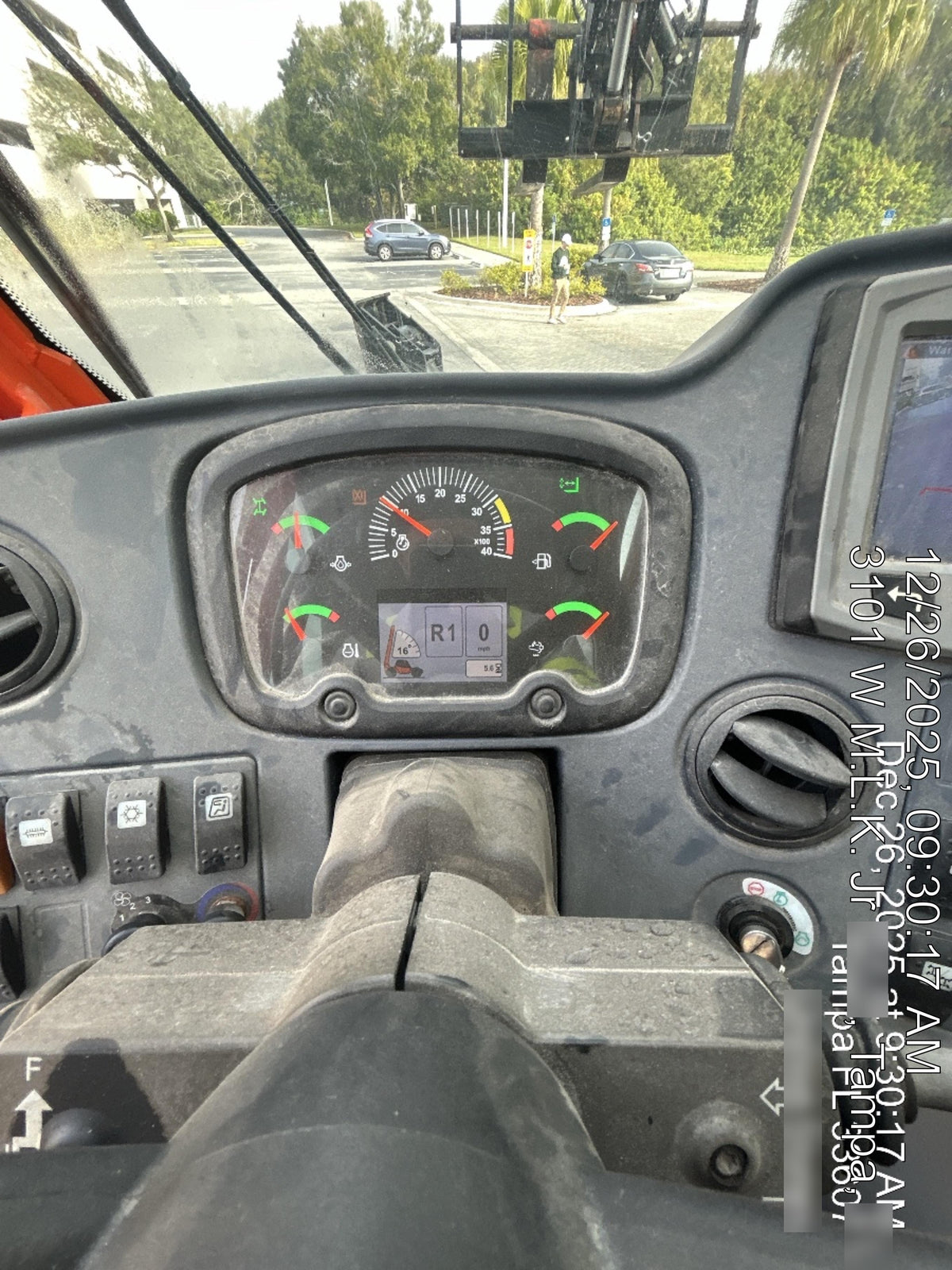 2022 JLG 1075