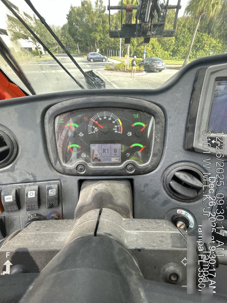 2022 JLG 1075