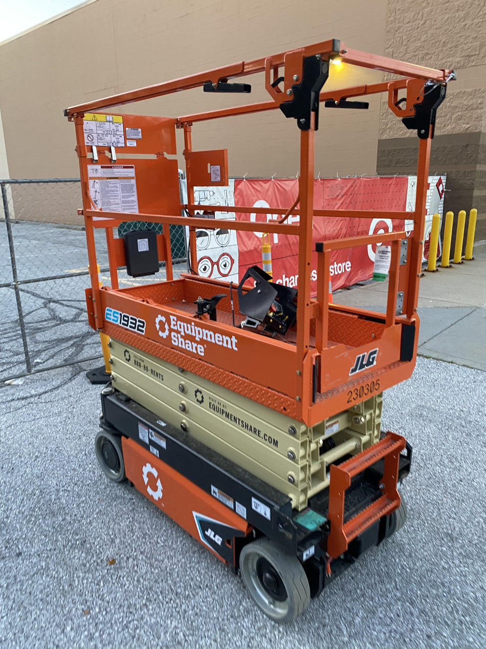 2022 JLG ES1932