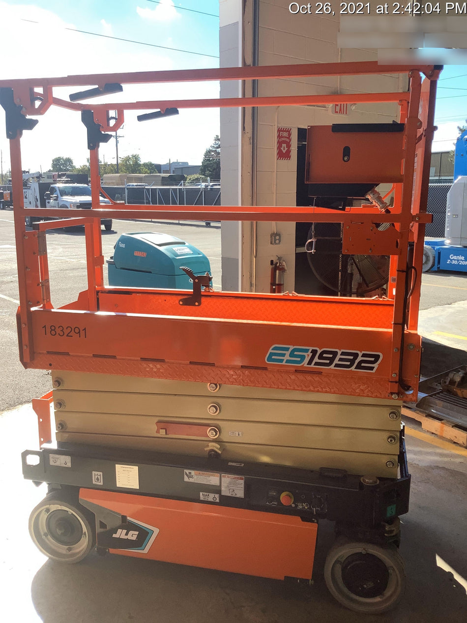 2021 JLG ES1932