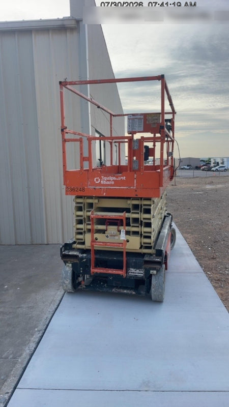 2022 JLG ES3246