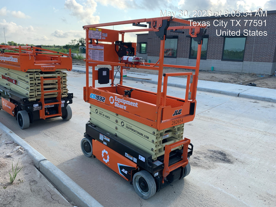 2022 JLG ES1932