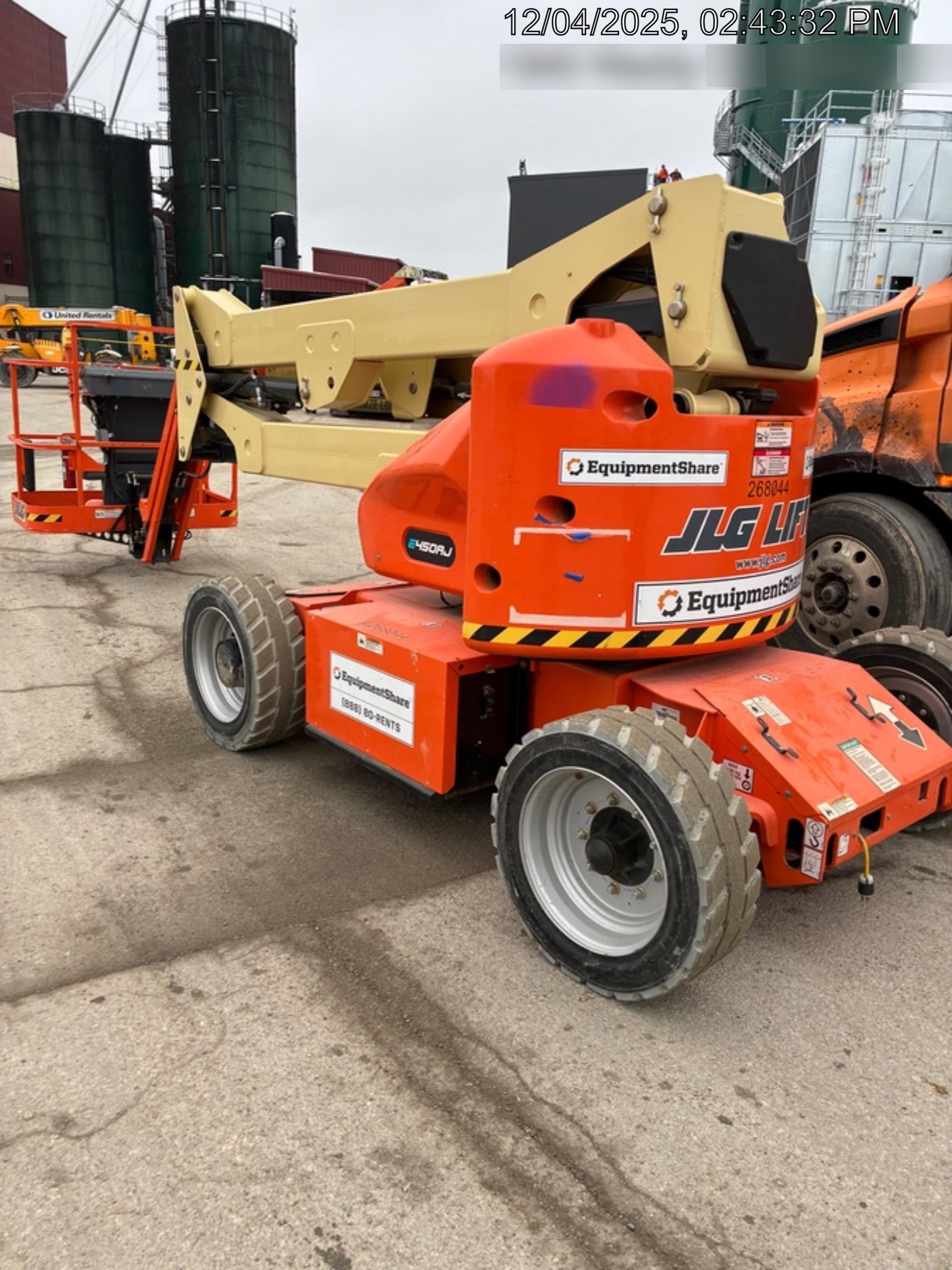 2022 JLG E450AJ