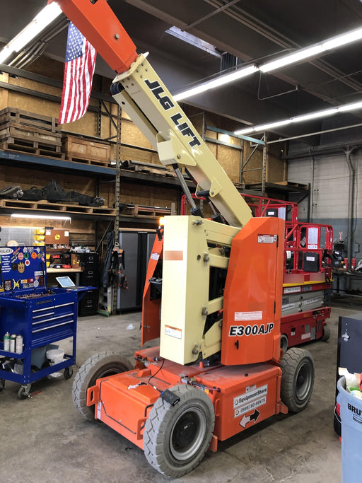 2019 JLG E300AJP