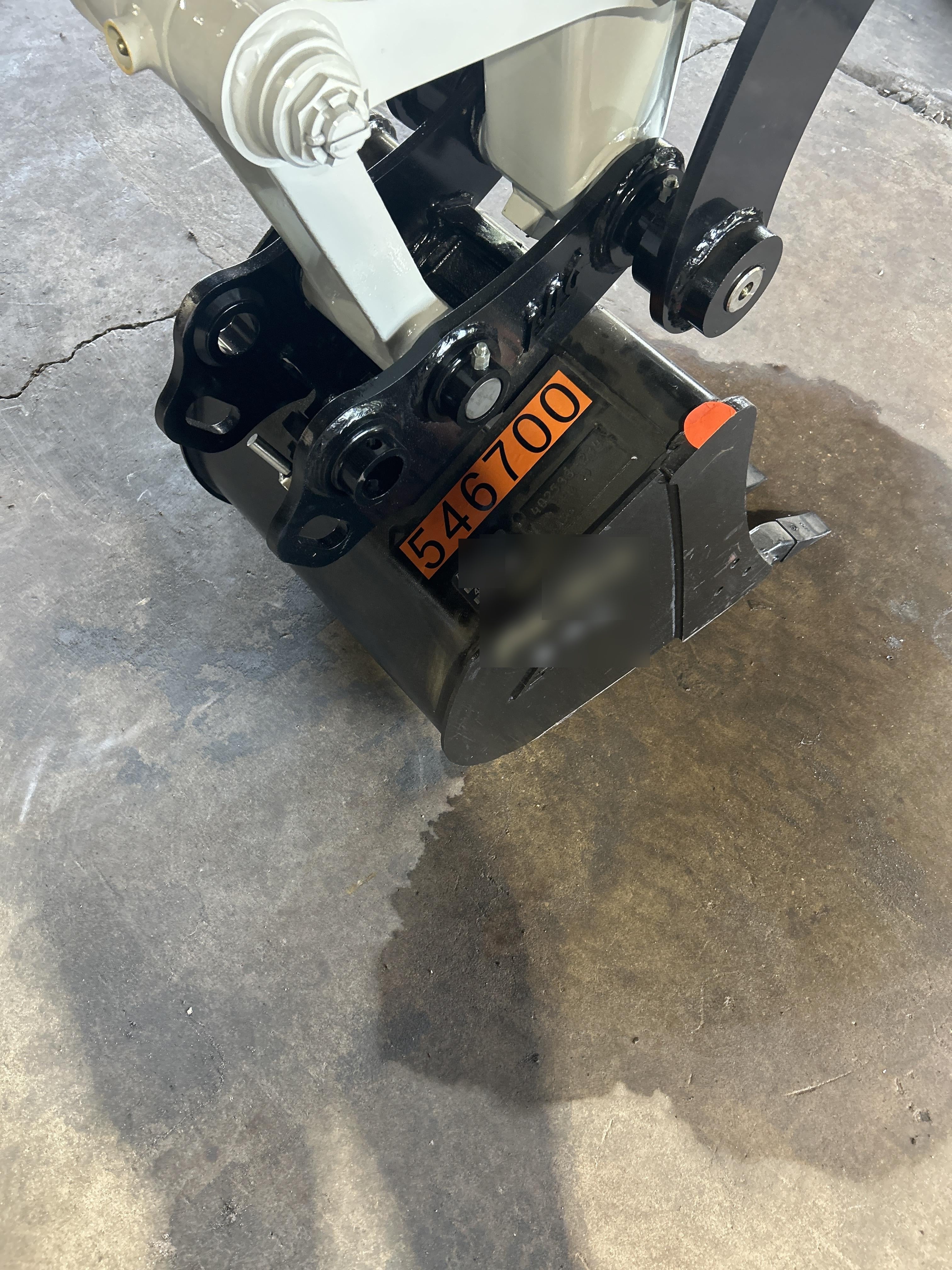 2025 TAKEUCHI 24" Bucket Takeuchi