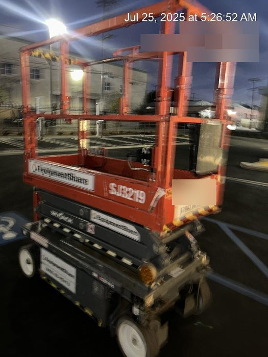 2020 Skyjack SJIII-3219 Solid NM Tires, Half height spring hinged entry gate, Dual Beacons, 800W Inverter