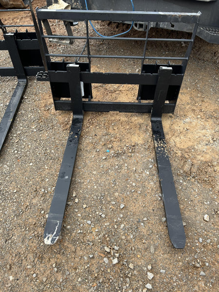 2025 ARROW MATERIAL HANDLING 48" Pallet Forks - Arrow