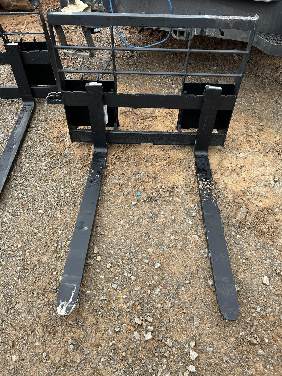 2025 ARROW MATERIAL HANDLING 48" Pallet Forks - Arrow