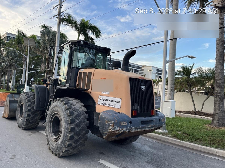 2018 Case 821G CLOSED CAB, JRB 418 STYLE HYD COUPLER