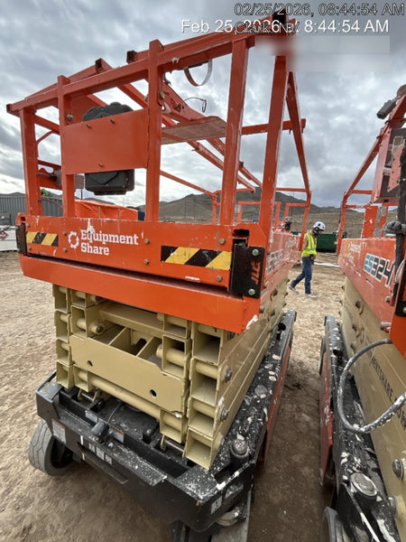 2022 JLG ES3246