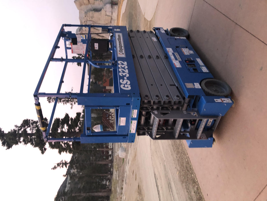 2020 Genie GS-3232 Standard, Folding half height swing gate, 800W Inverter