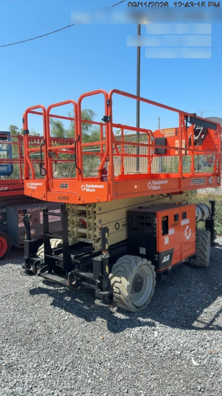 2022 JLG RT3369