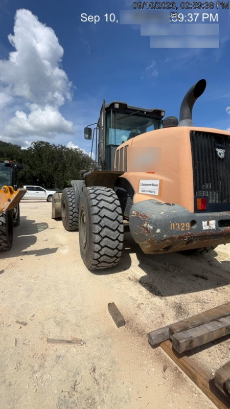 2017 Case 821G CLOSED CAB, JRB 418 STYLE HYD COUPLER