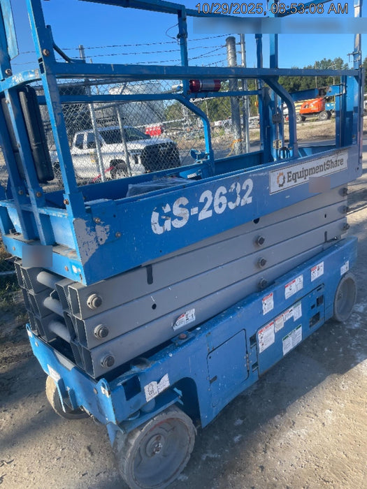 2019 Genie GS-2632 Folding rails with half height swing gate