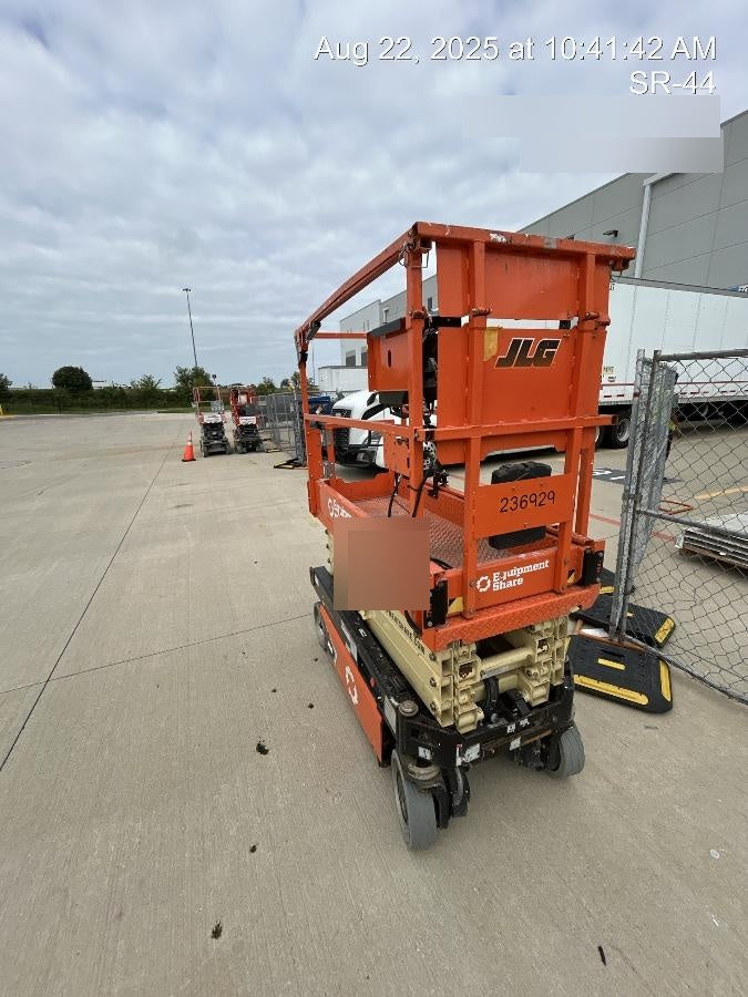 2022 JLG ES1932