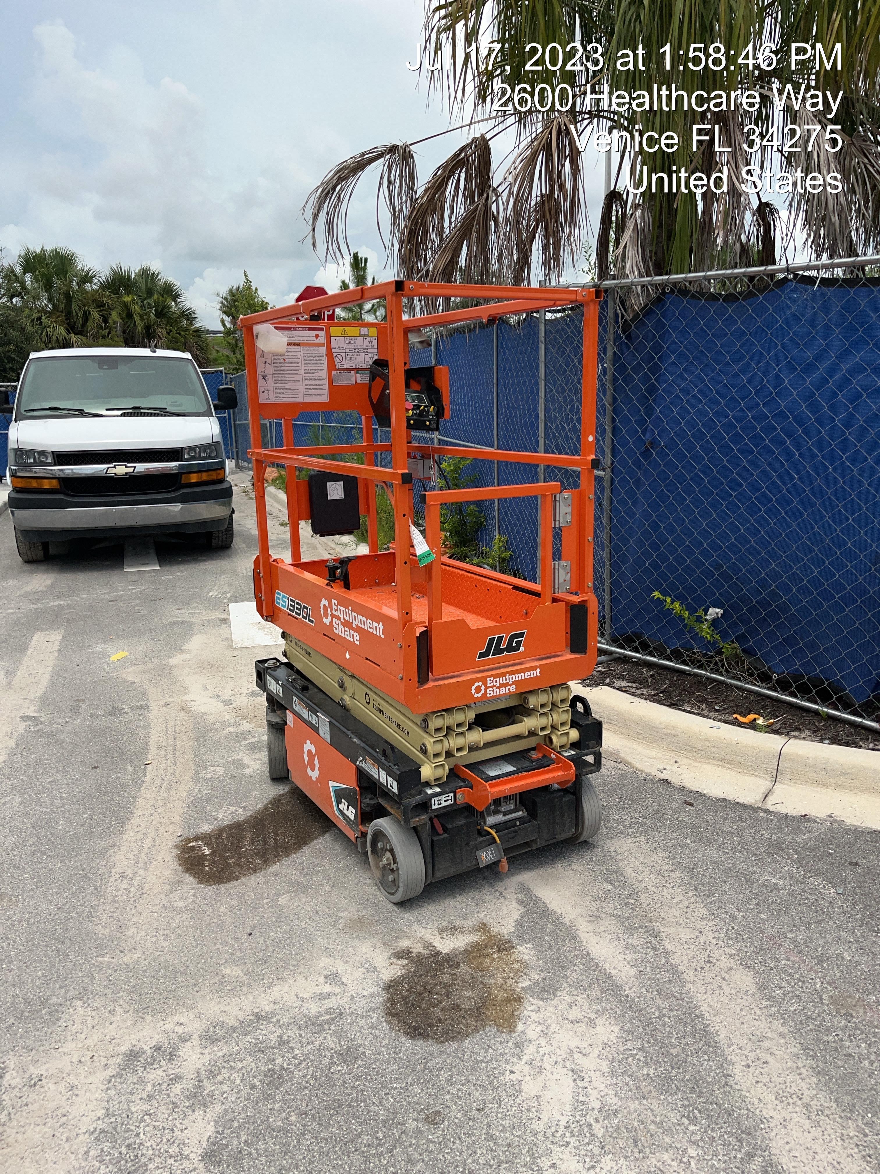 2022 JLG ES1330L