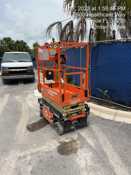 2022 JLG ES1330L