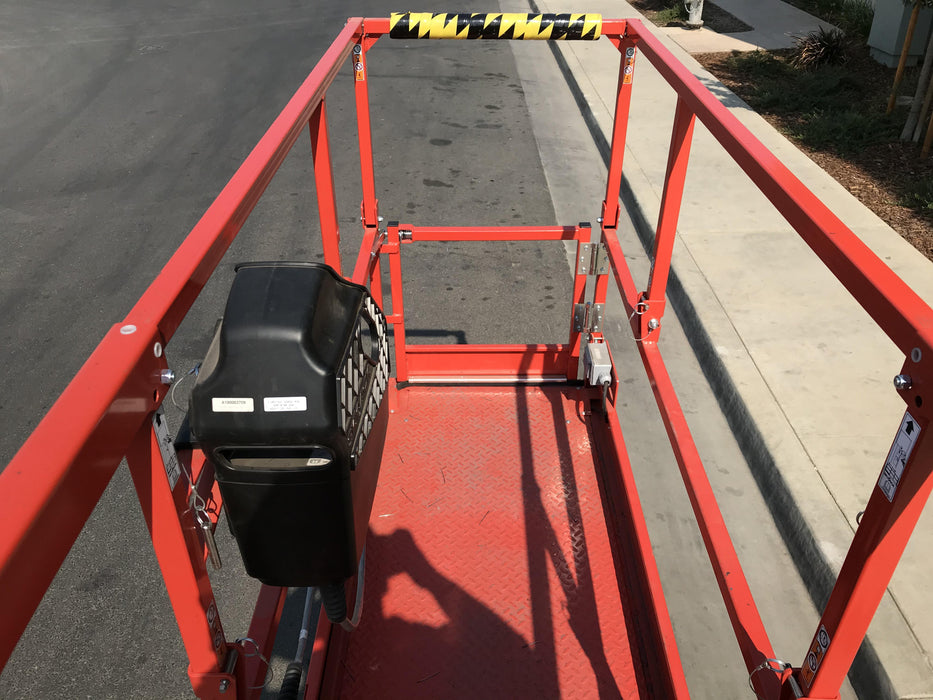 2020 Skyjack SJIII-3219 Solid NM Tires, Half height spring hinged entry gate, Dual Beacons, 800W Inverter