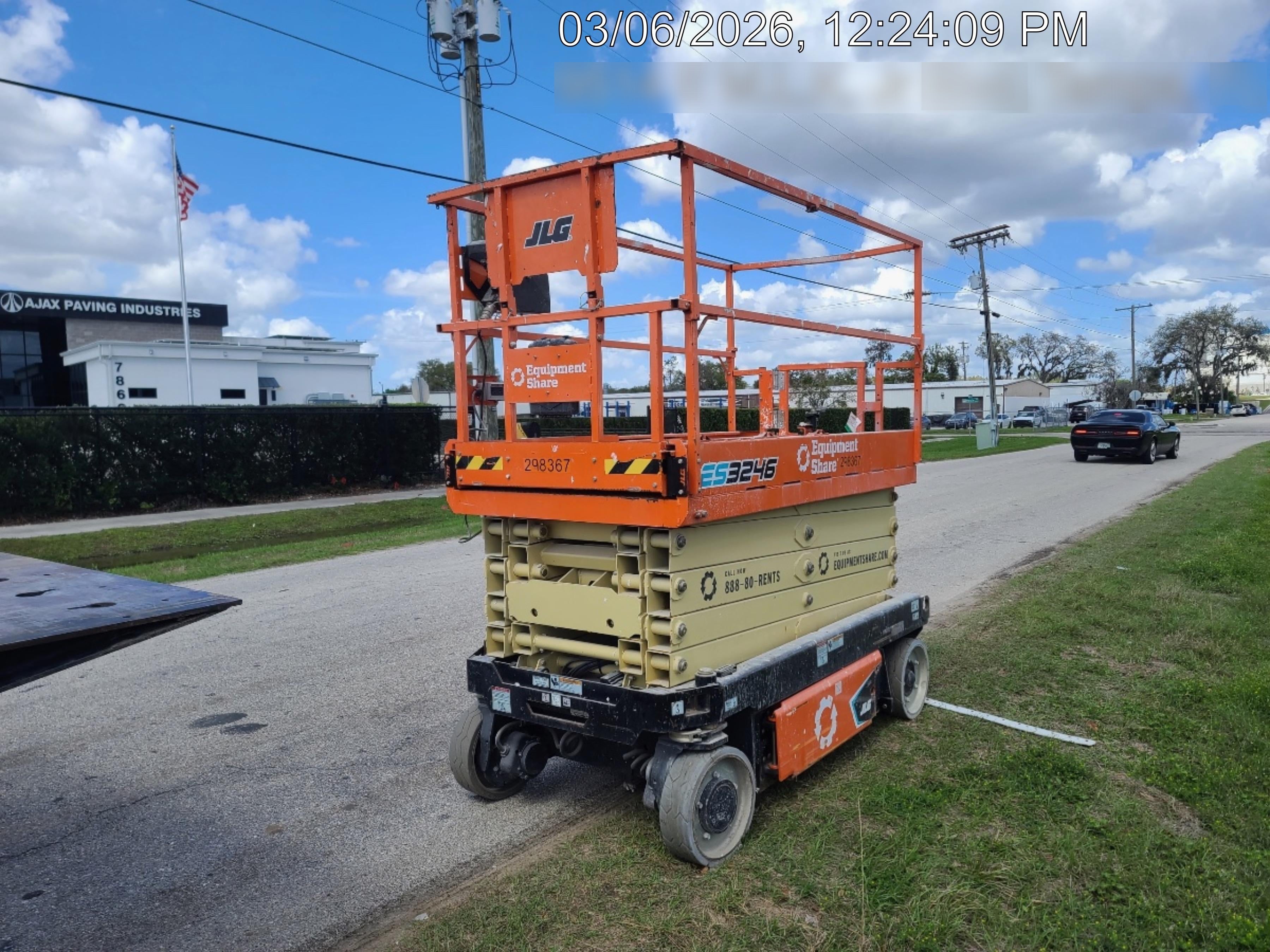 2023 JLG ES3246