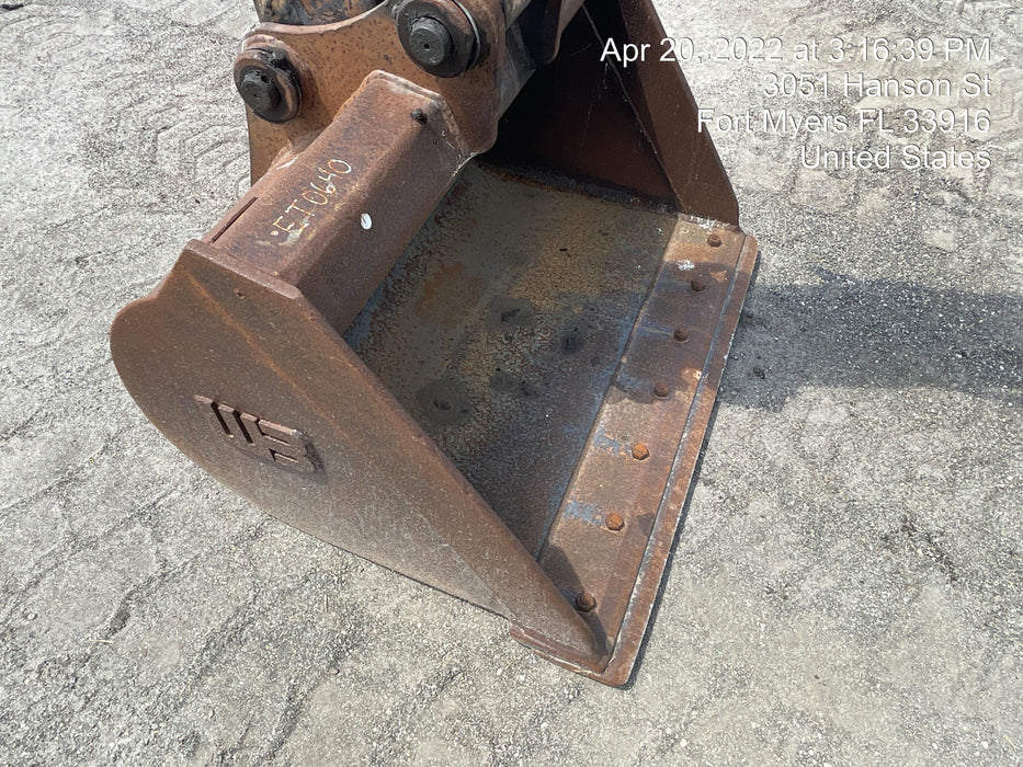 2015 Case CX80C CLOSED CAB, A/C,RUBBER TRACKS PADS,7'-2" ARM,THUMB