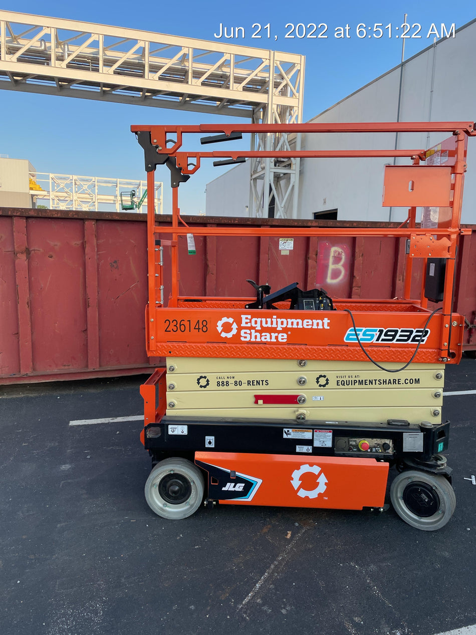 2022 JLG ES1932