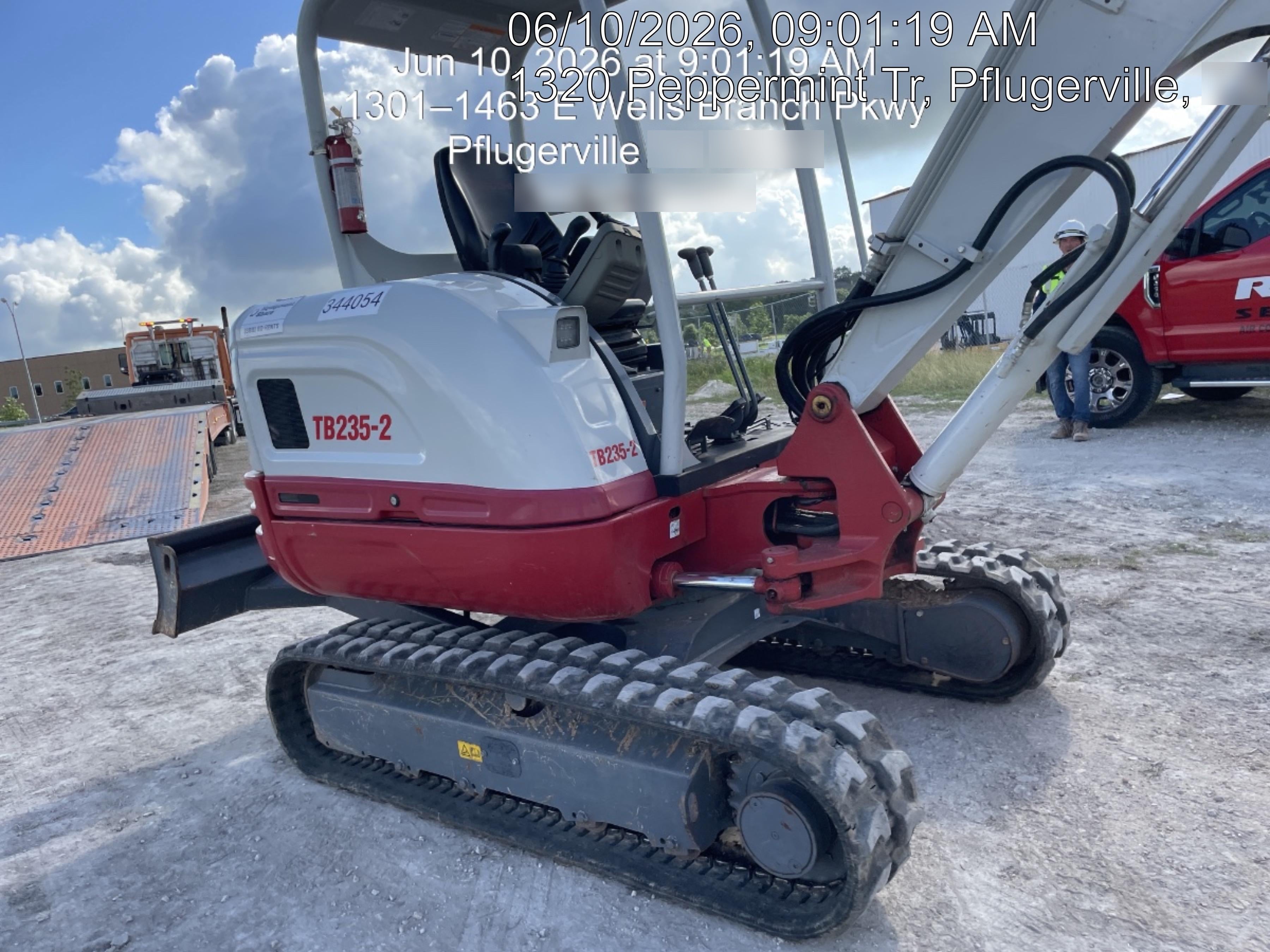 2023 TAKEUCHI TB235-2R