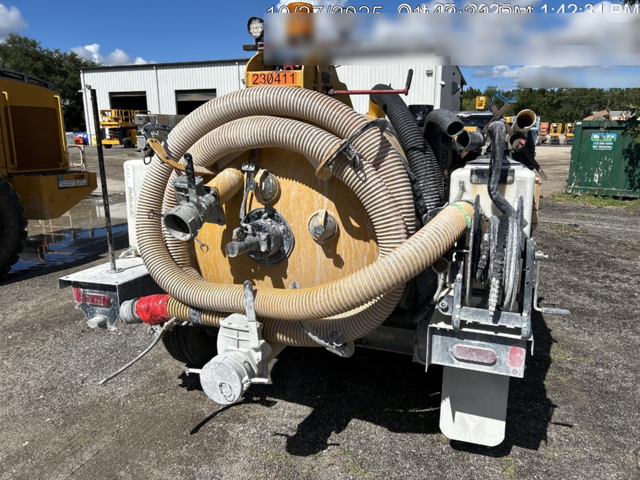 2022 Vac-Tron LP573XDT T4 Koehler Diesel Engine, 500 Gallon Debris Tank, x2 100 Gallon Water Tanks