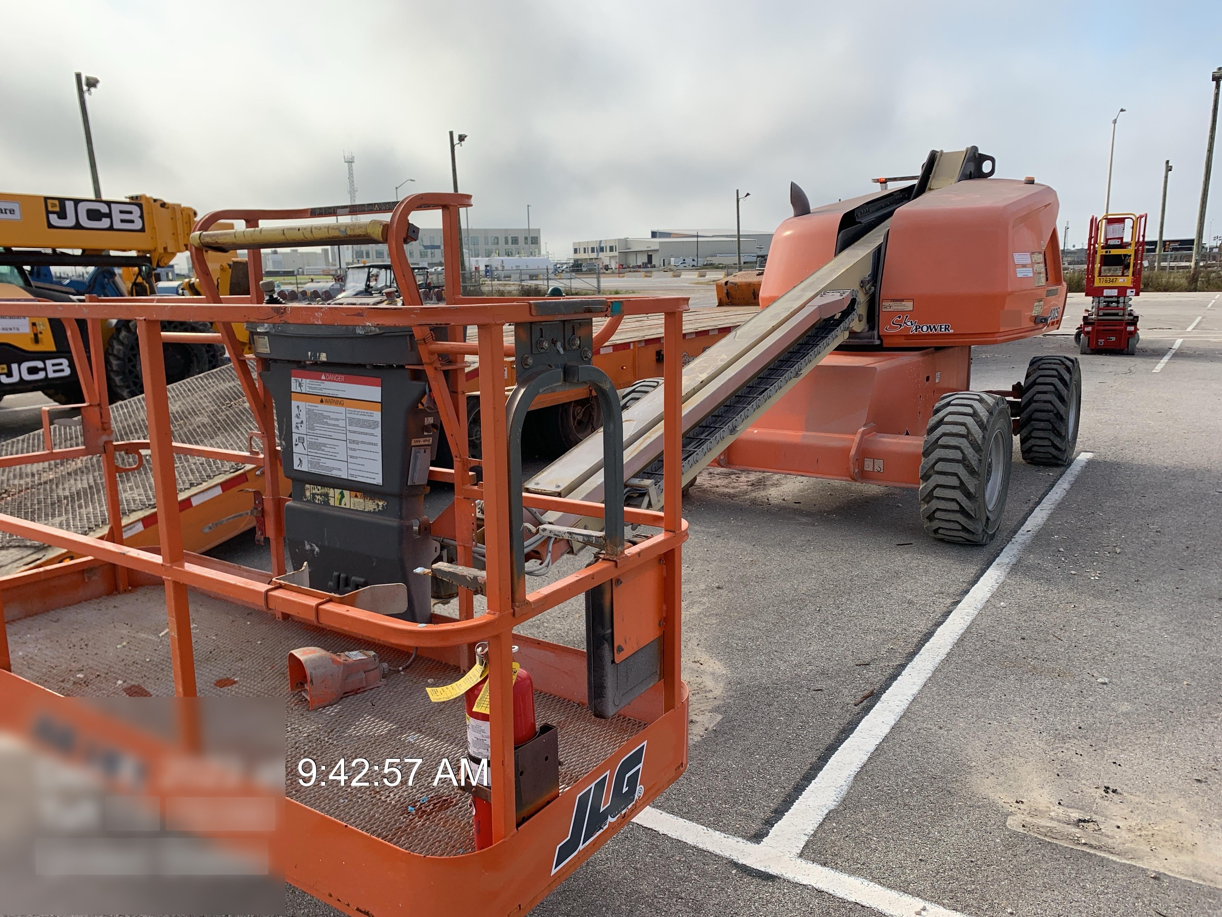 2019 JLG 400S