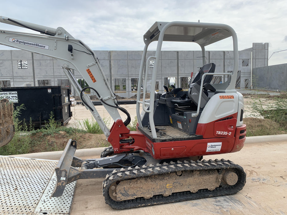 2021 TAKEUCHI TB235-2R