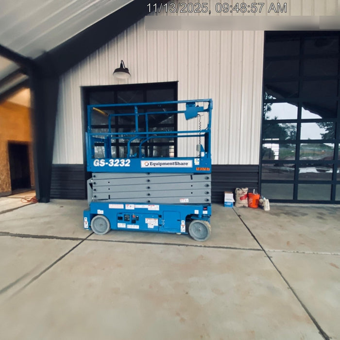 2020 Genie GS-3232 Standard, Folding half height swing gate, 800W Inverter