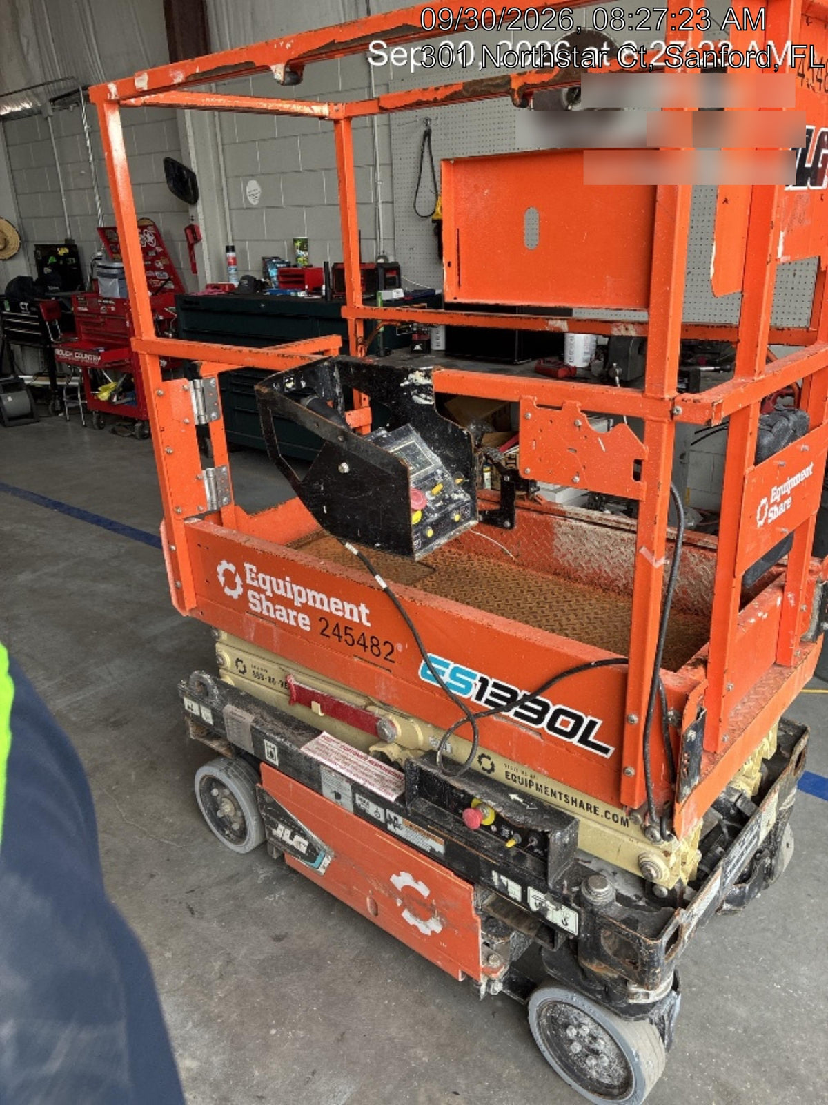 2022 JLG ES1330L
