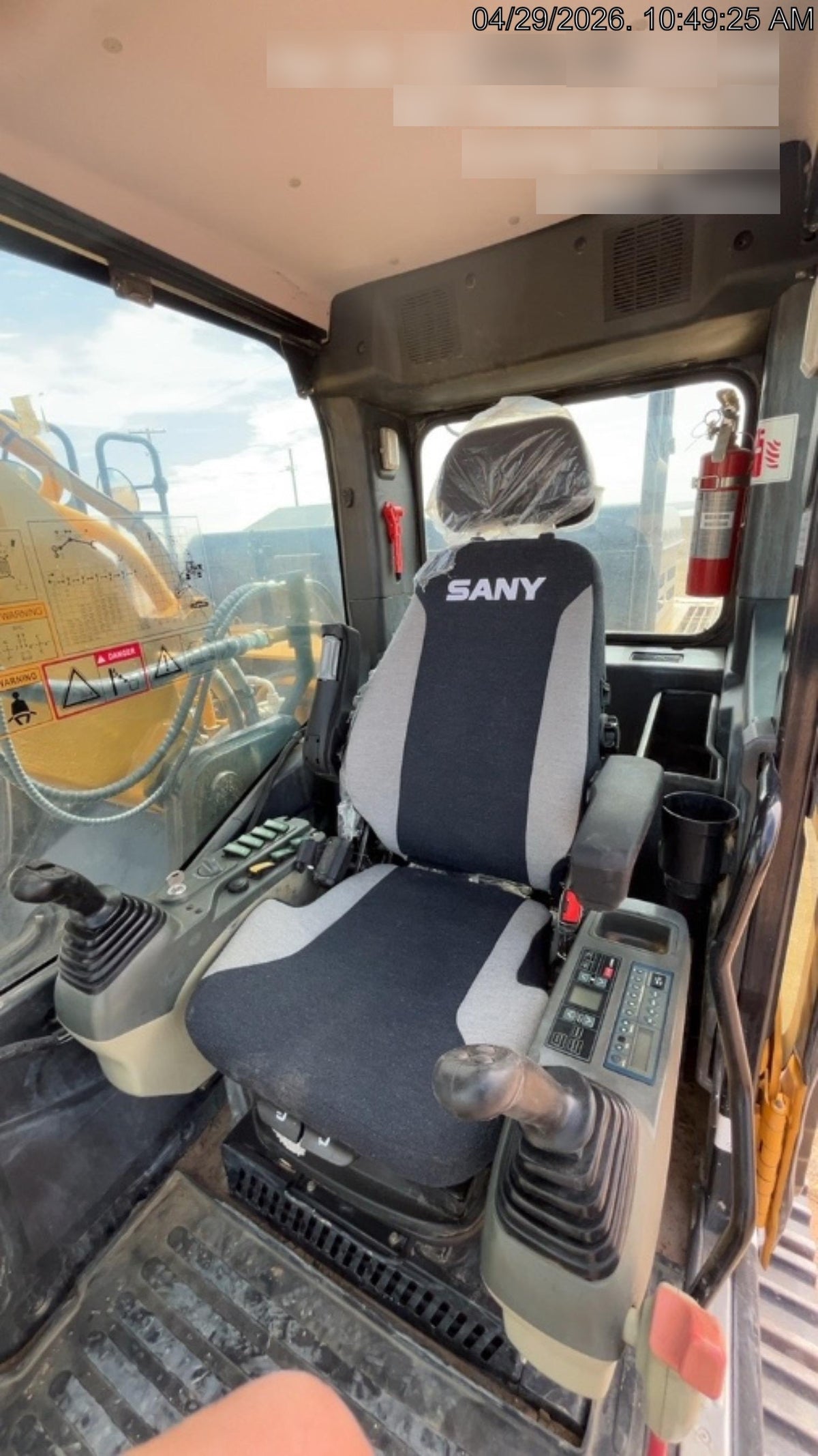 Sany SY215 24/36/48" Buckets, Hydraulic QC