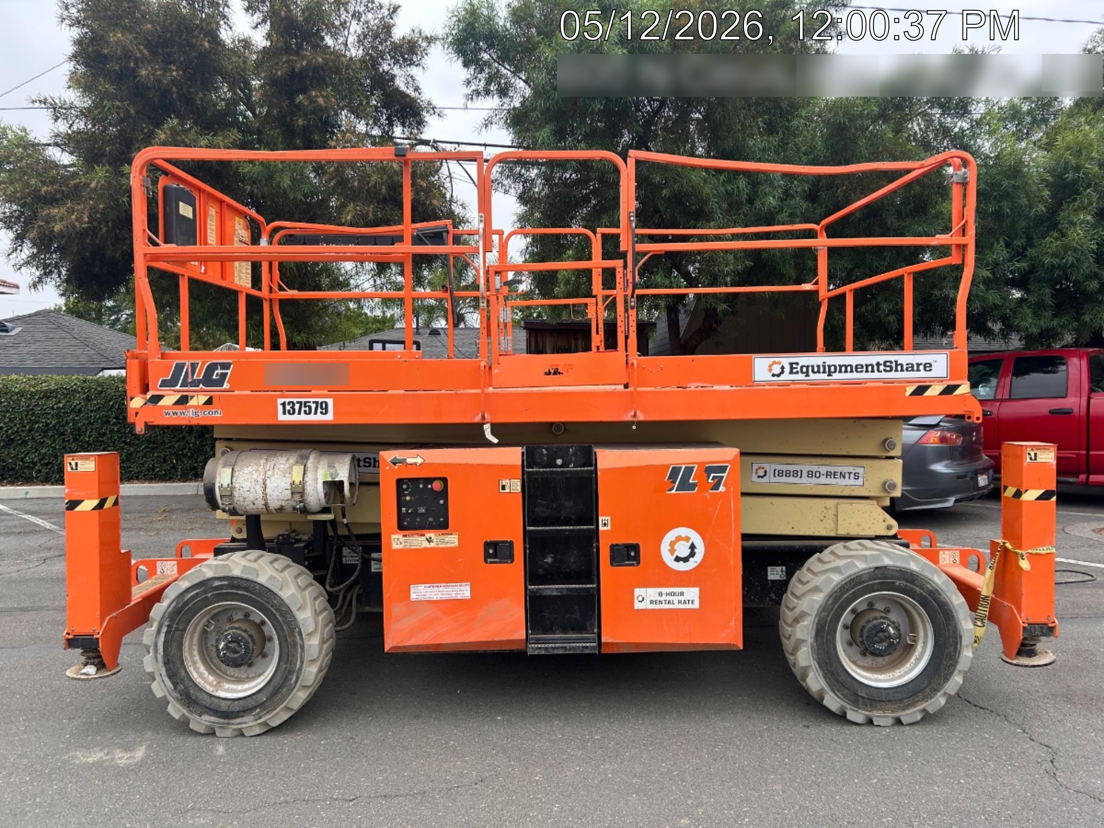 2021 JLG 330LRT