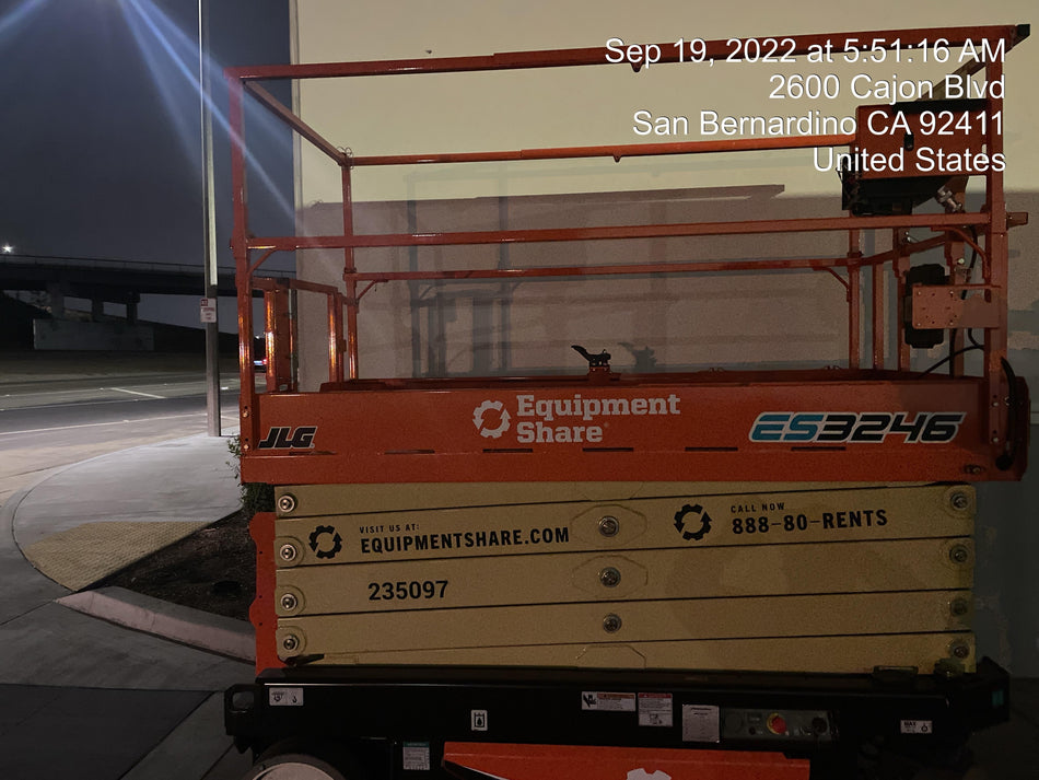 2022 JLG ES3246