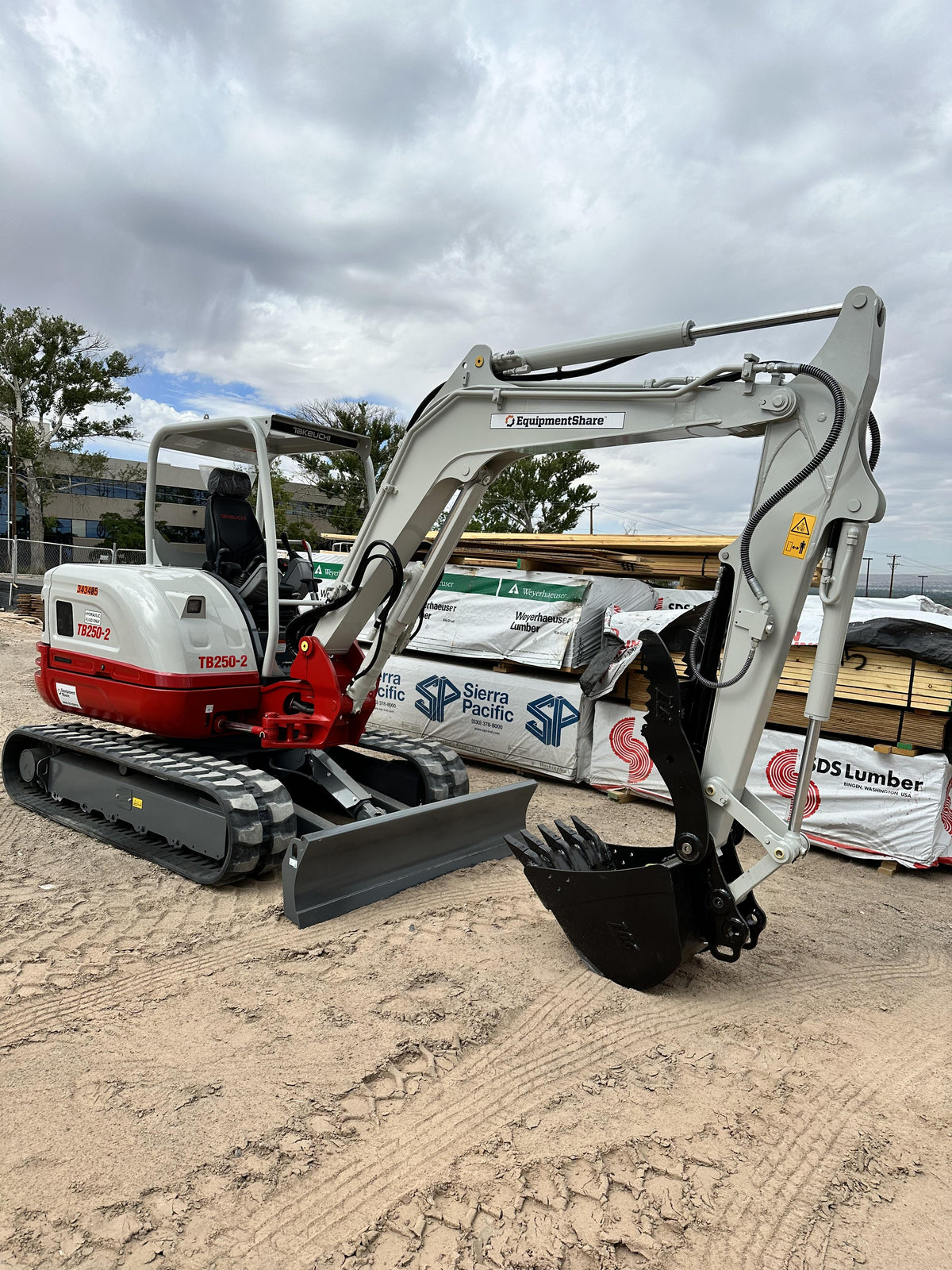 2023 TAKEUCHI TB250-2R