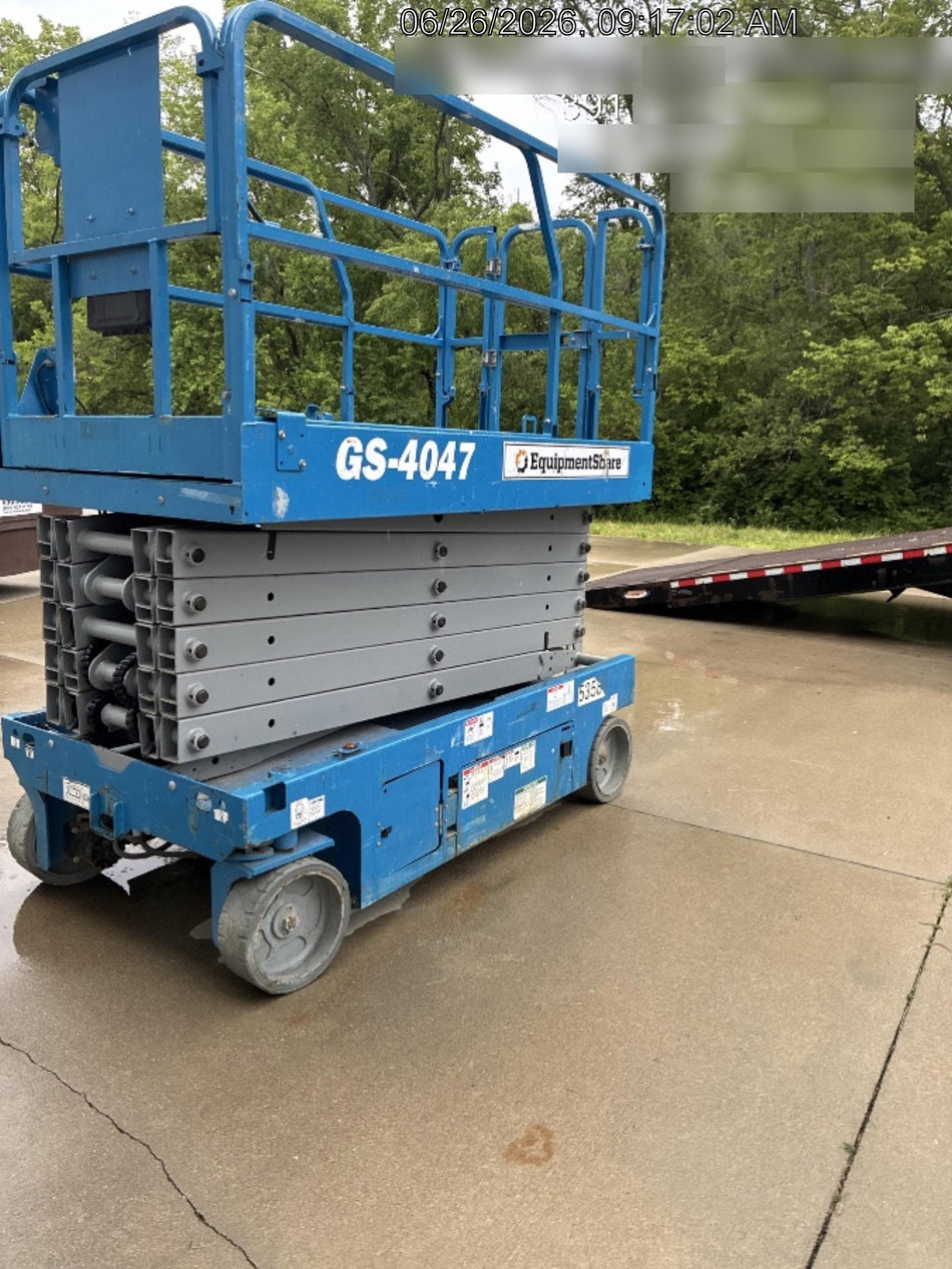 2019 Genie GS-4047 Folding rails with half height swing gate