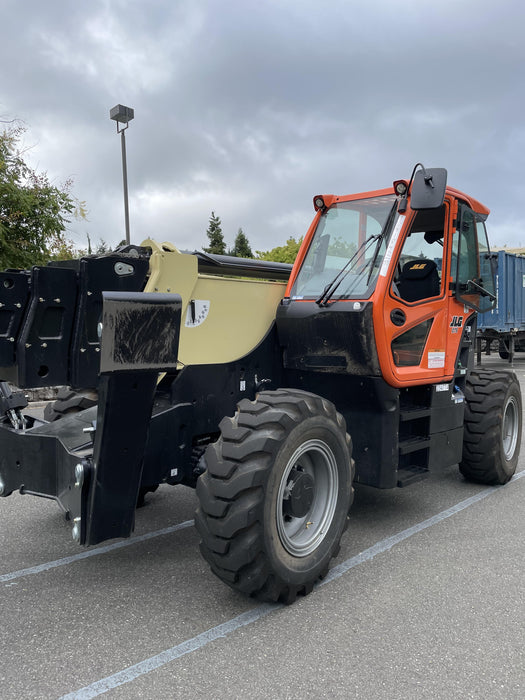 2022 JLG 1075