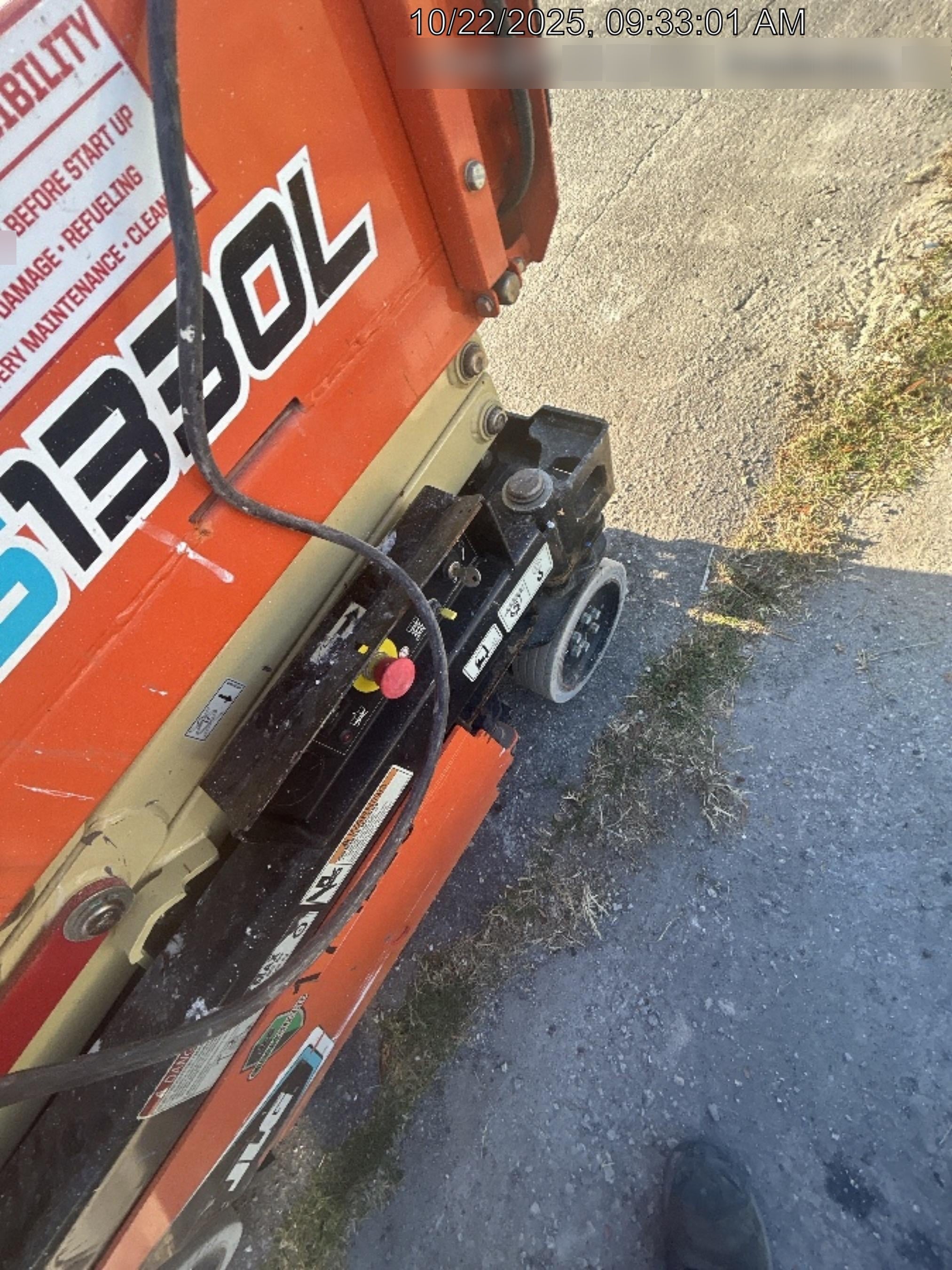 2021 JLG ES1330L