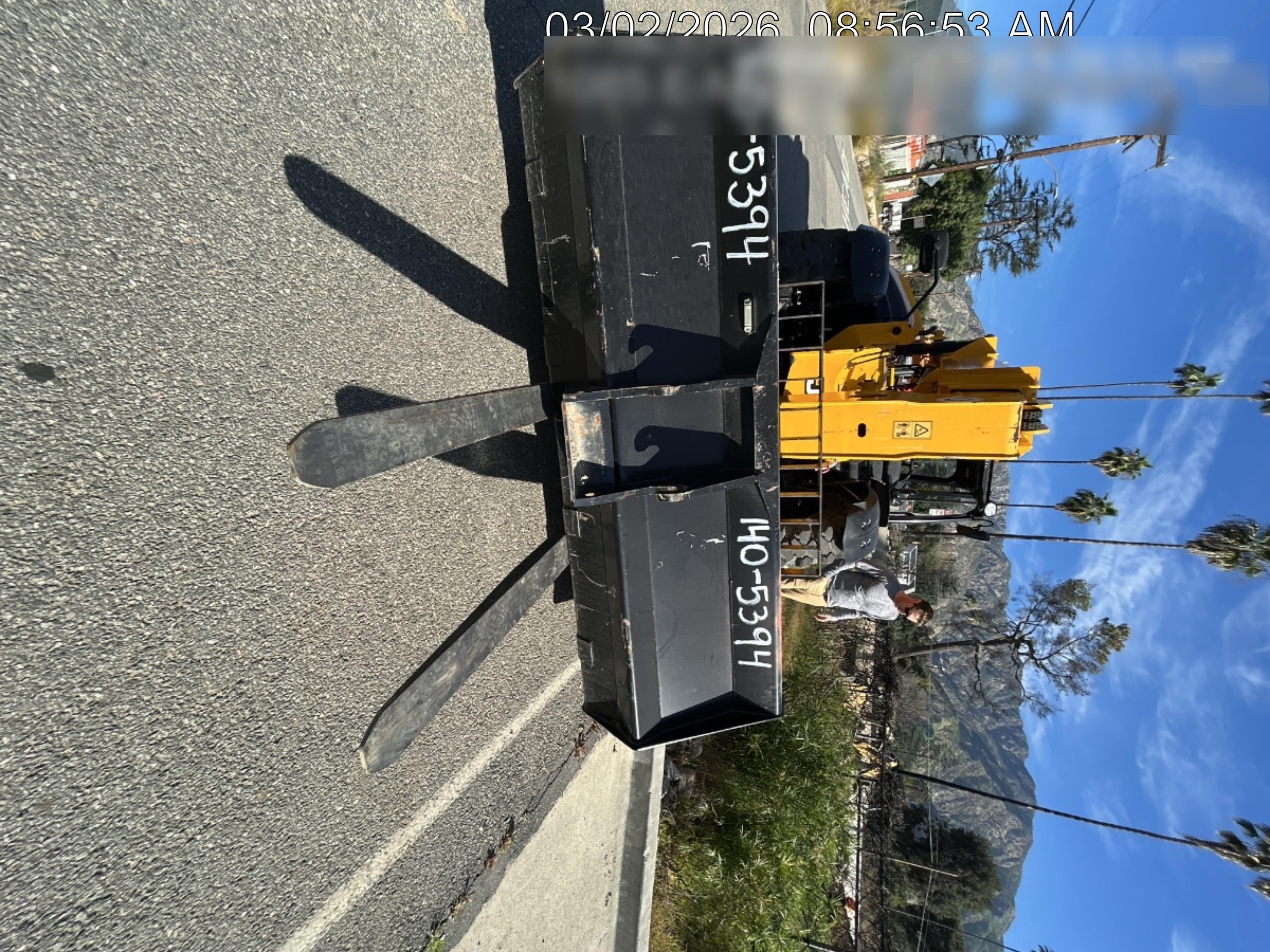 2025 JLG 1001100823