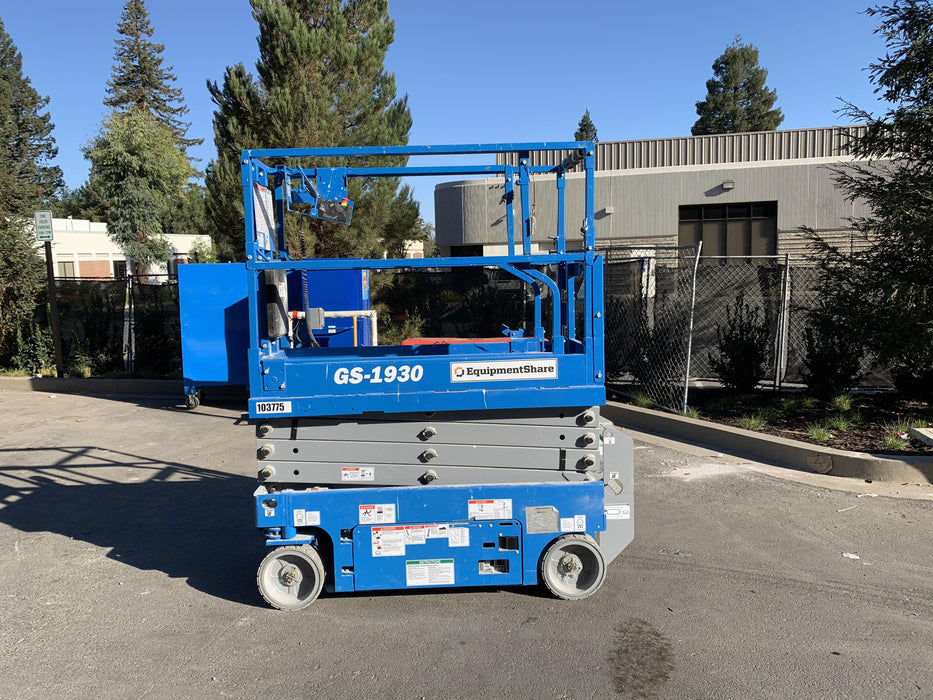 2020 Genie GS-1930 Solid Non Marking Tires, Beacon, Folding rails with half height swing gate, 800W Inverter