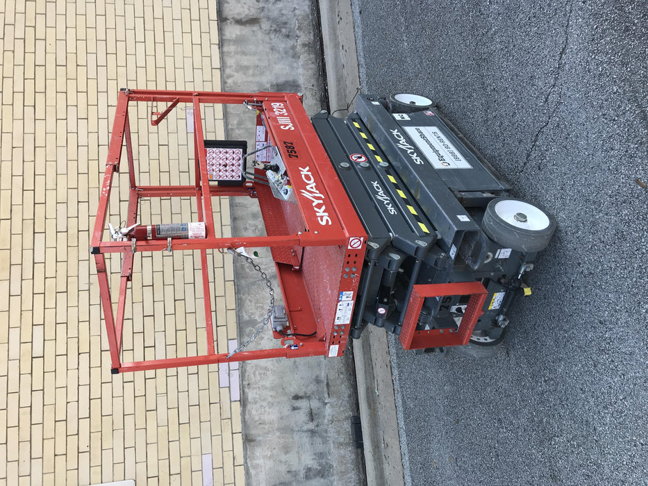 2018 Skyjack SJIII-3219 Skyjack SJIII3219 Scissor Lift w/Trojan Batteries