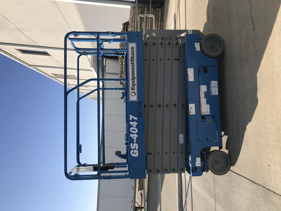 2019 Genie GS-4047 Folding rails with half height swing gate